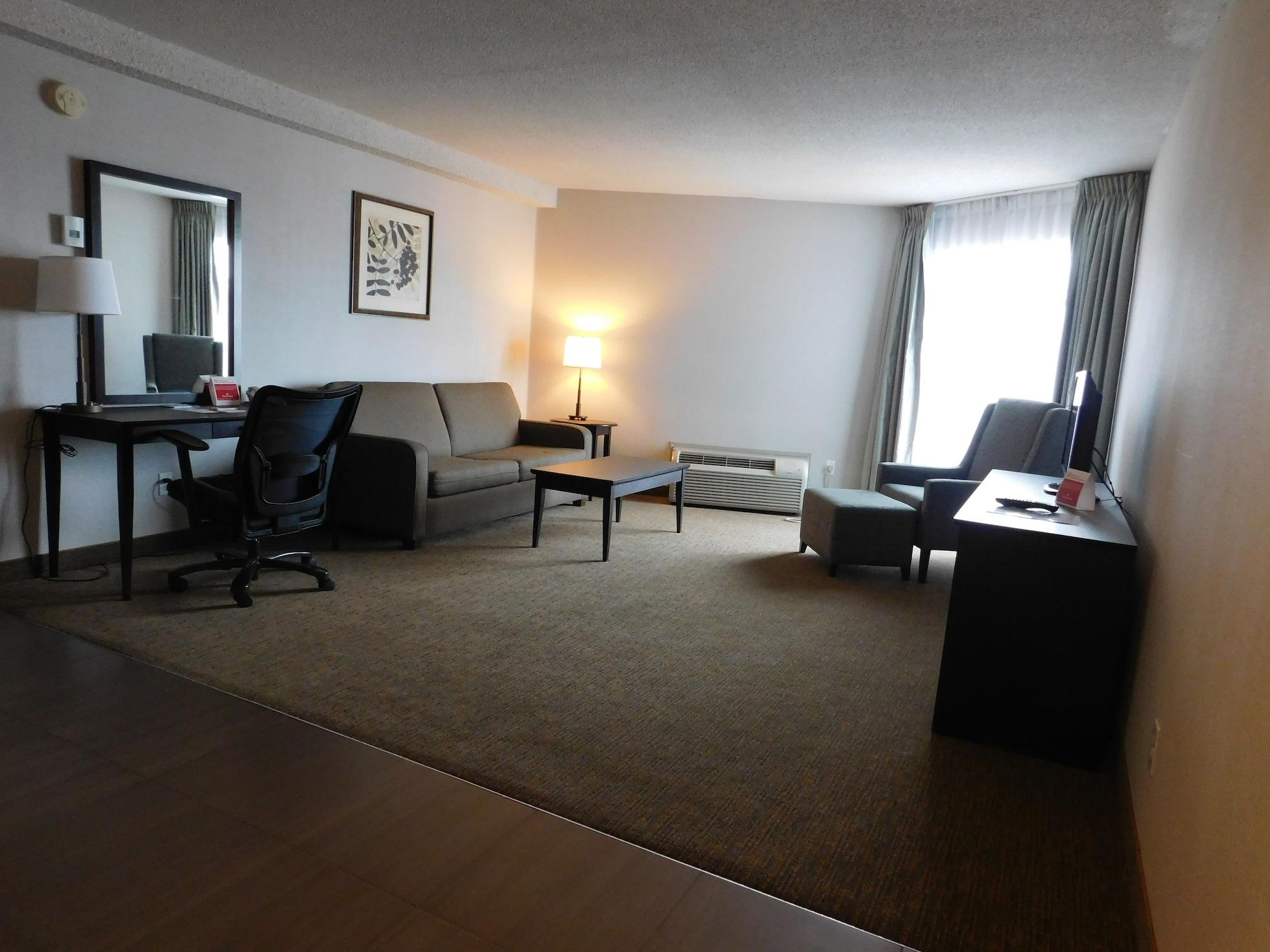 Hotel Ramada By Wyndham Kamloops Extérieur photo