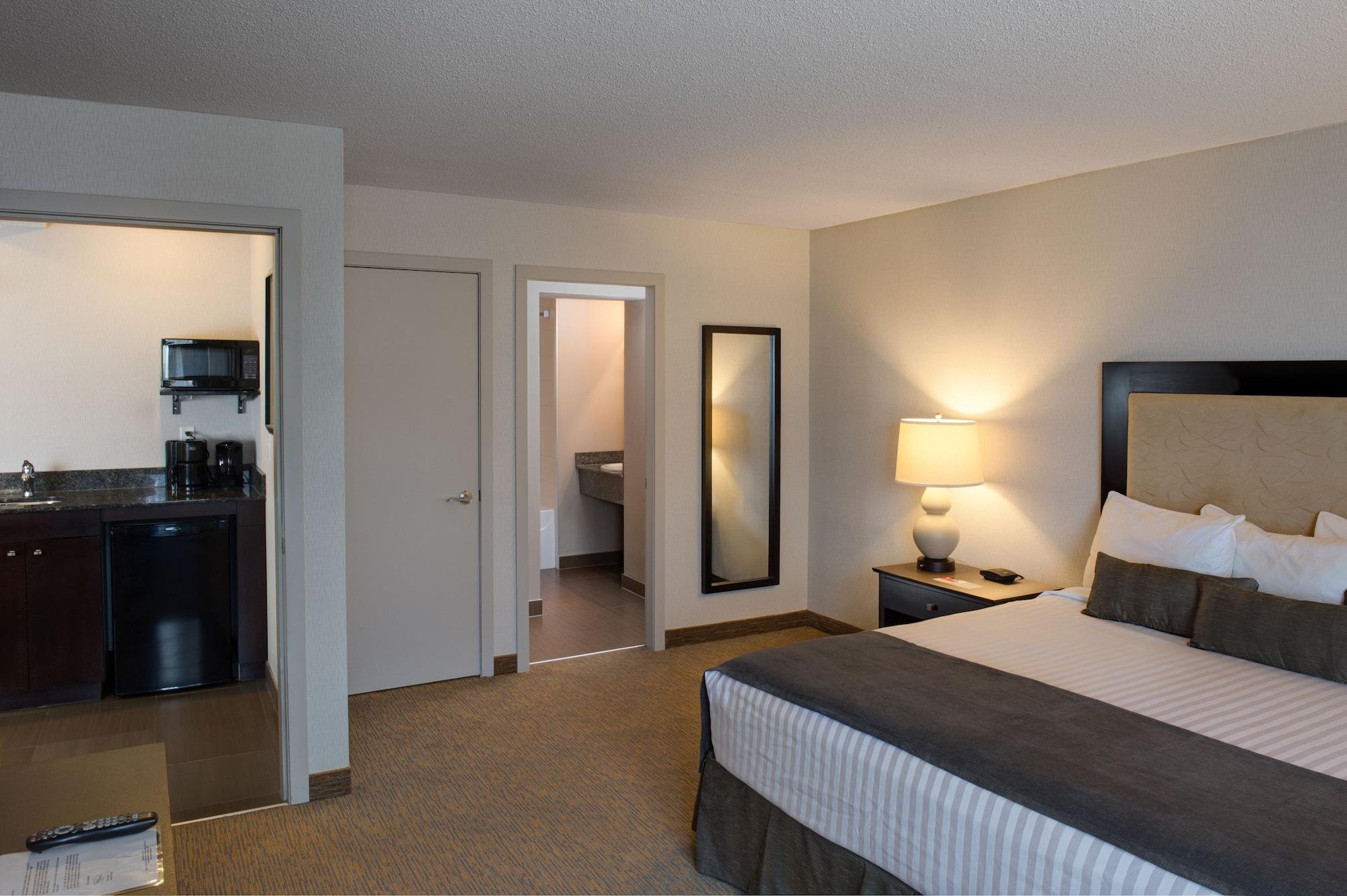 Hotel Ramada By Wyndham Kamloops Extérieur photo