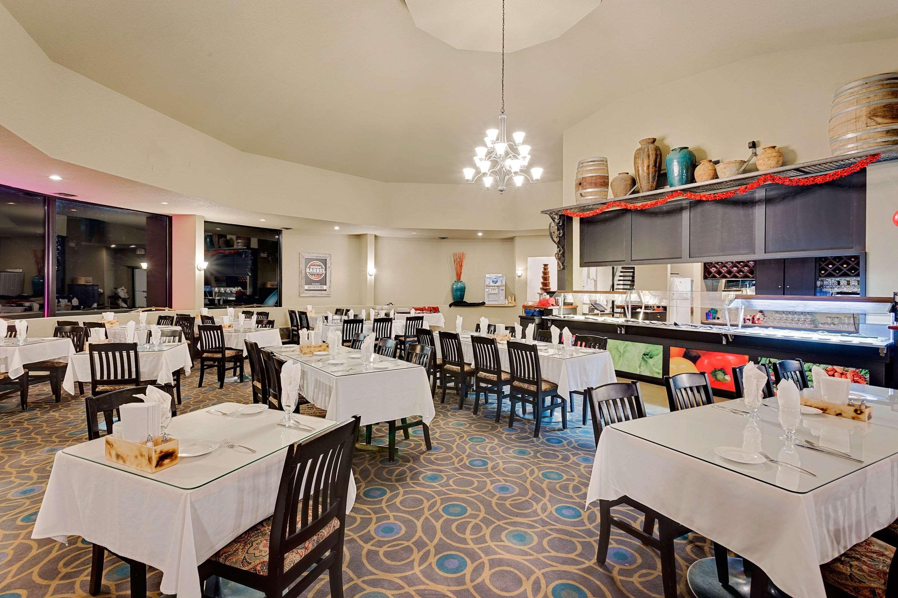 Hotel Ramada By Wyndham Kamloops Extérieur photo