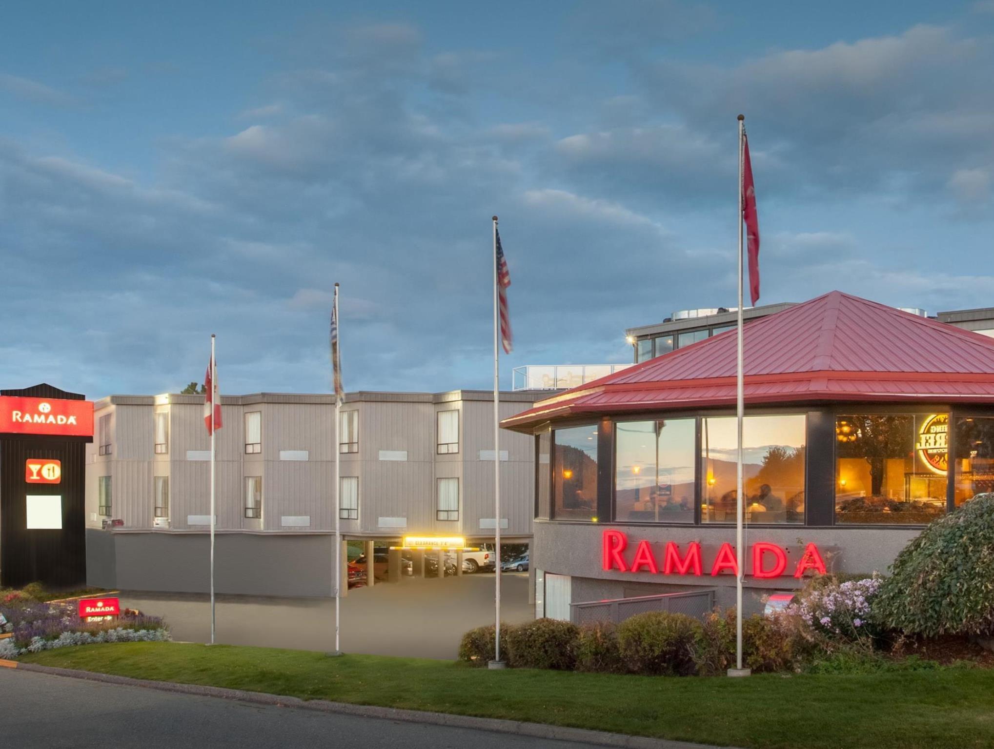 Hotel Ramada By Wyndham Kamloops Extérieur photo