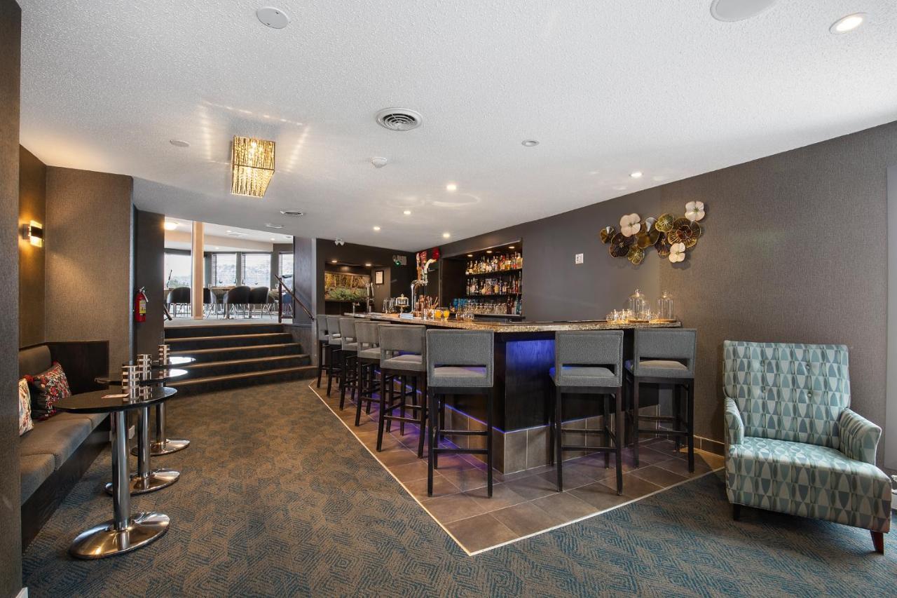 Hotel Ramada By Wyndham Kamloops Extérieur photo