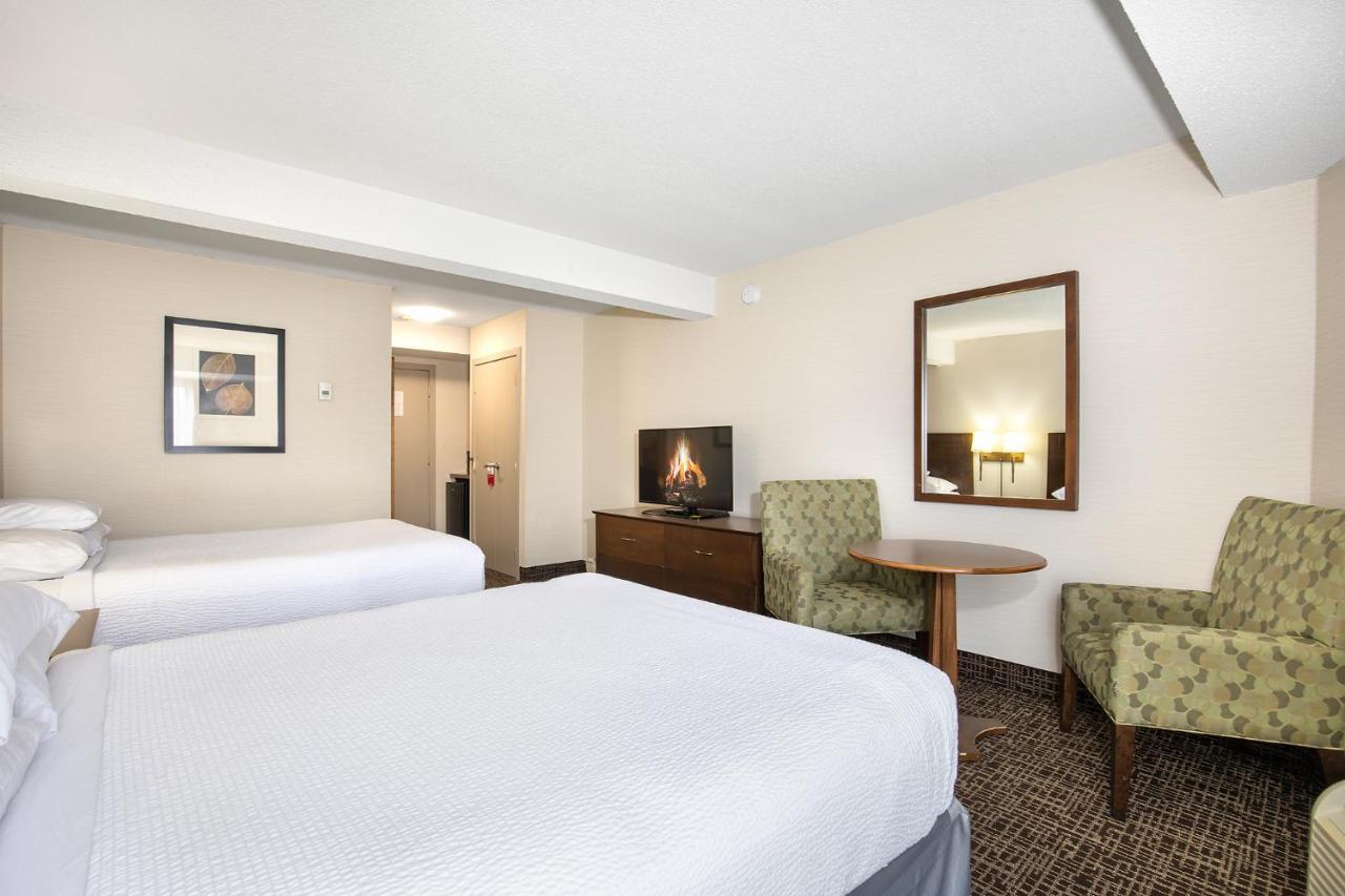 Hotel Ramada By Wyndham Kamloops Extérieur photo