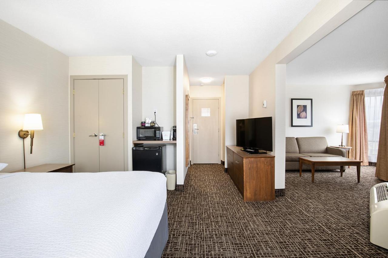 Hotel Ramada By Wyndham Kamloops Extérieur photo