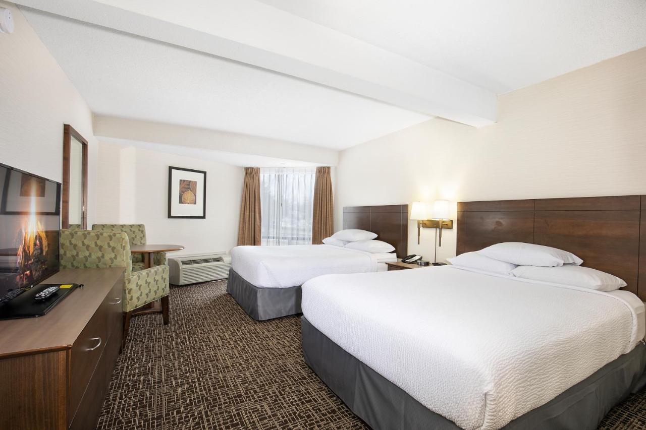 Hotel Ramada By Wyndham Kamloops Extérieur photo