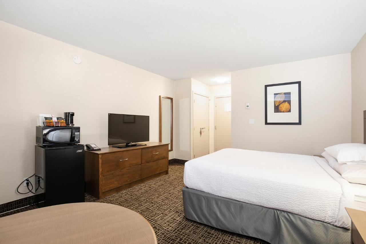 Hotel Ramada By Wyndham Kamloops Extérieur photo