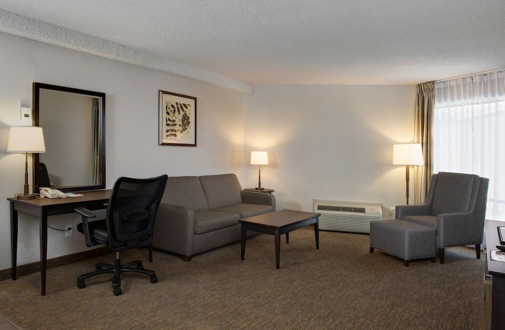 Hotel Ramada By Wyndham Kamloops Extérieur photo