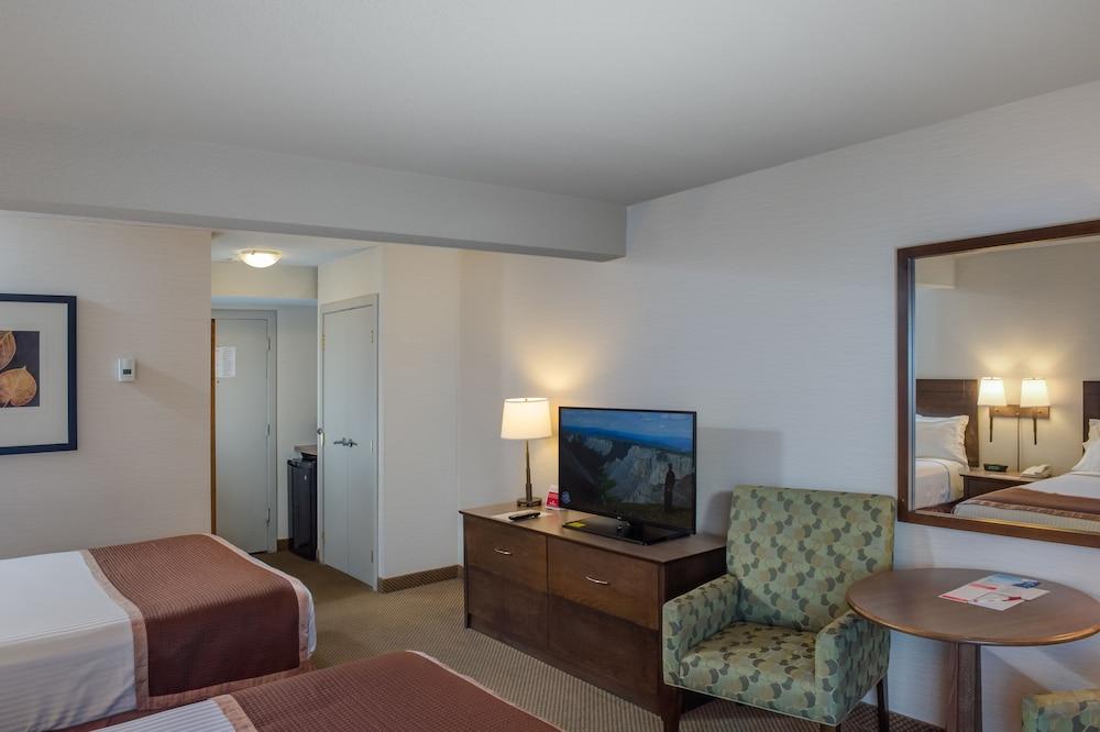 Hotel Ramada By Wyndham Kamloops Extérieur photo