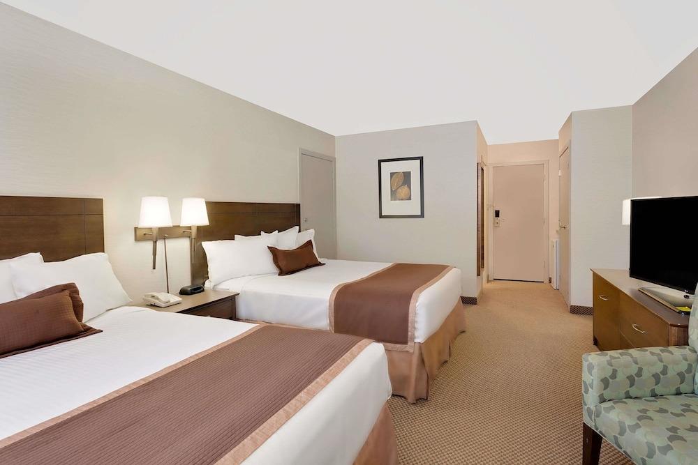 Hotel Ramada By Wyndham Kamloops Extérieur photo