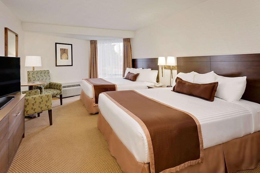 Hotel Ramada By Wyndham Kamloops Extérieur photo