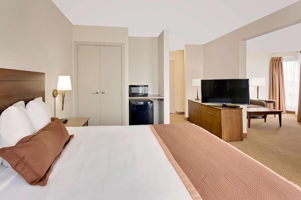 Hotel Ramada By Wyndham Kamloops Extérieur photo