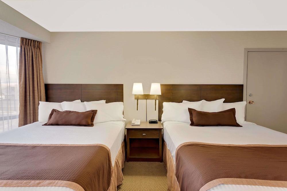 Hotel Ramada By Wyndham Kamloops Extérieur photo