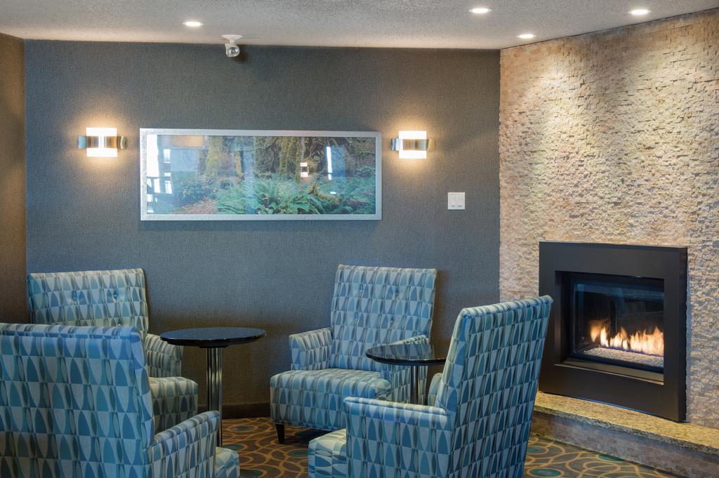 Hotel Ramada By Wyndham Kamloops Extérieur photo