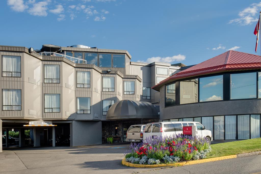 Hotel Ramada By Wyndham Kamloops Extérieur photo