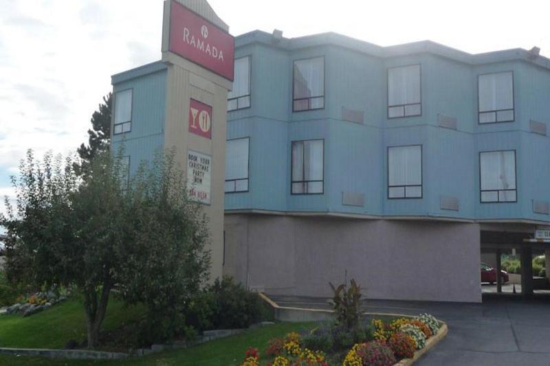 Hotel Ramada By Wyndham Kamloops Extérieur photo