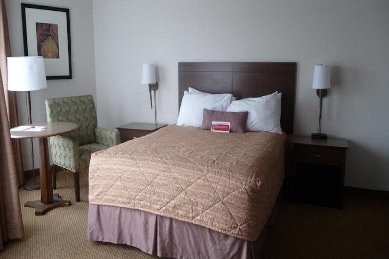 Hotel Ramada By Wyndham Kamloops Extérieur photo