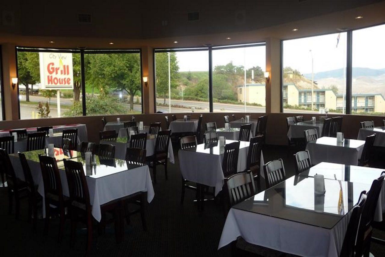 Hotel Ramada By Wyndham Kamloops Extérieur photo