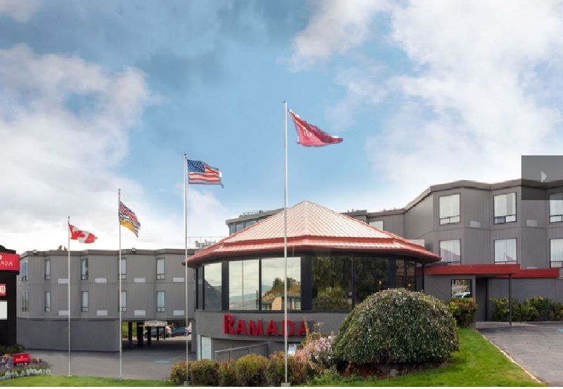 Hotel Ramada By Wyndham Kamloops Extérieur photo