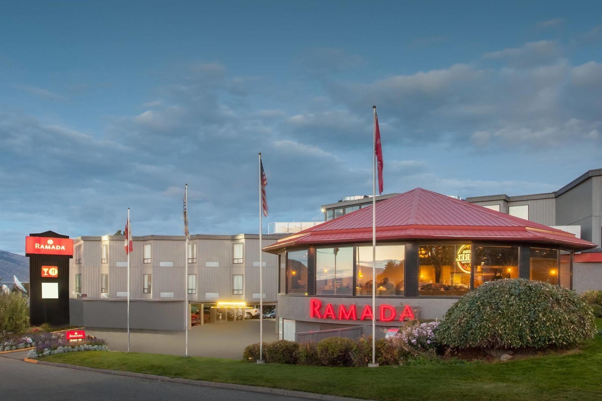 Hotel Ramada By Wyndham Kamloops Extérieur photo