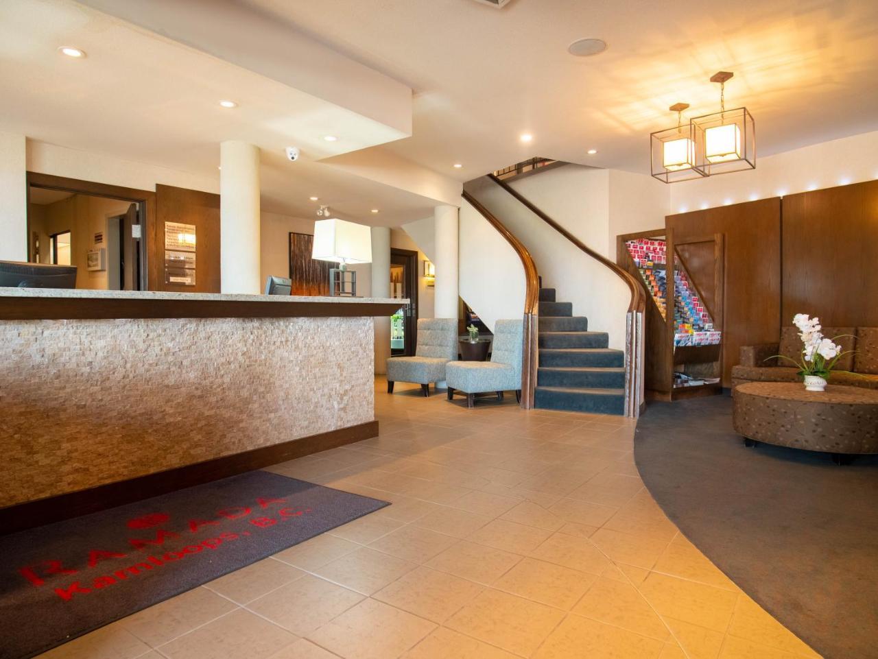 Hotel Ramada By Wyndham Kamloops Extérieur photo