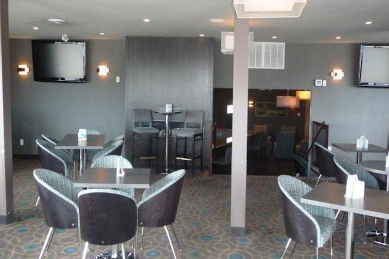 Hotel Ramada By Wyndham Kamloops Extérieur photo