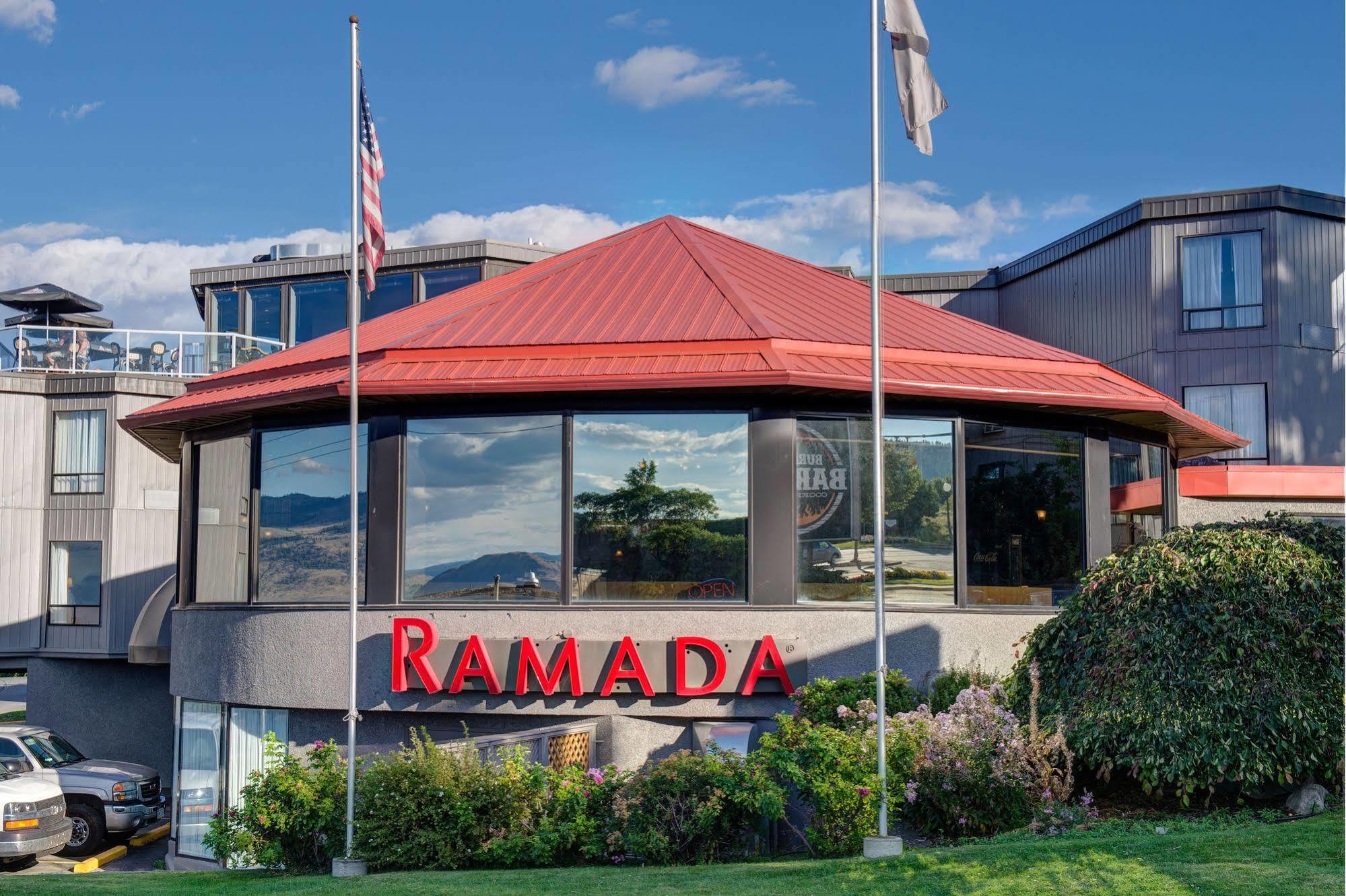 Hotel Ramada By Wyndham Kamloops Extérieur photo