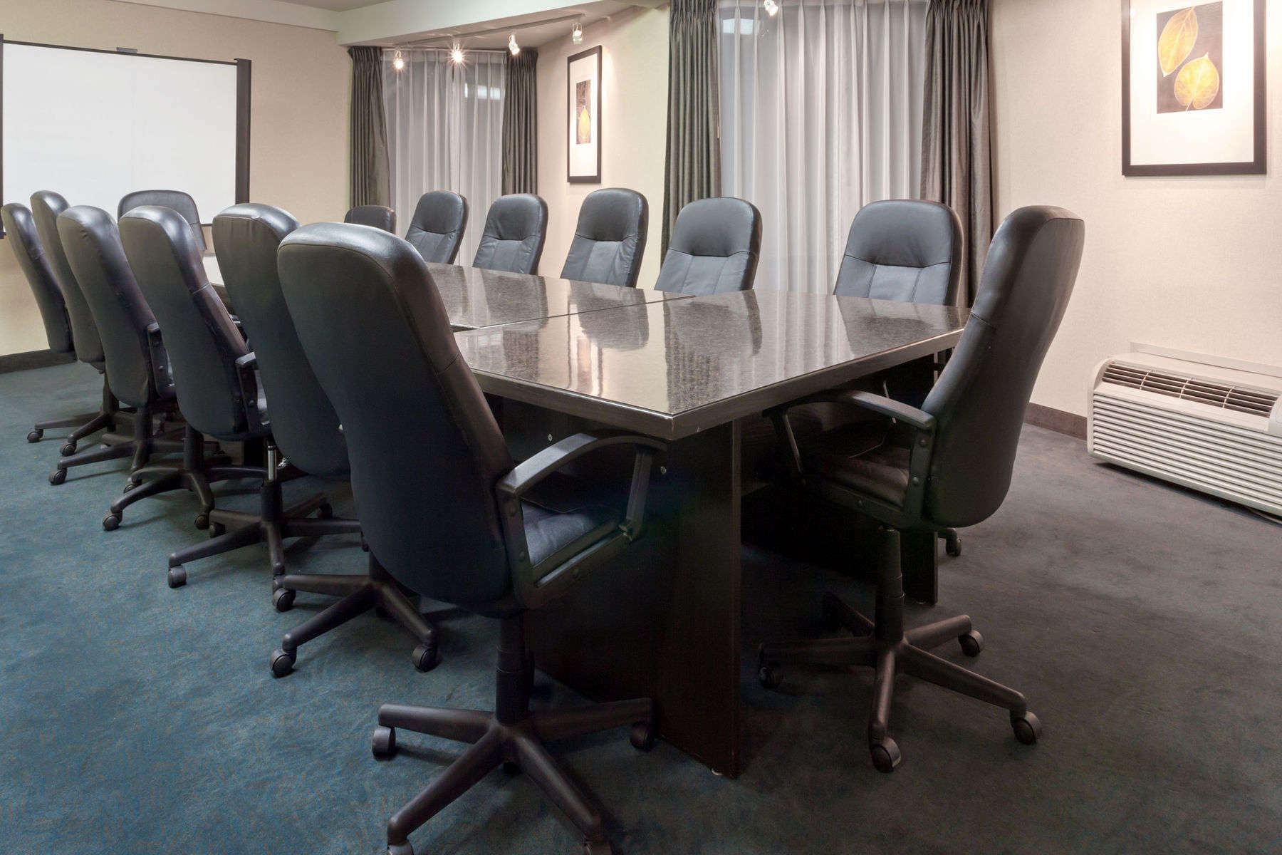 Hotel Ramada By Wyndham Kamloops Extérieur photo